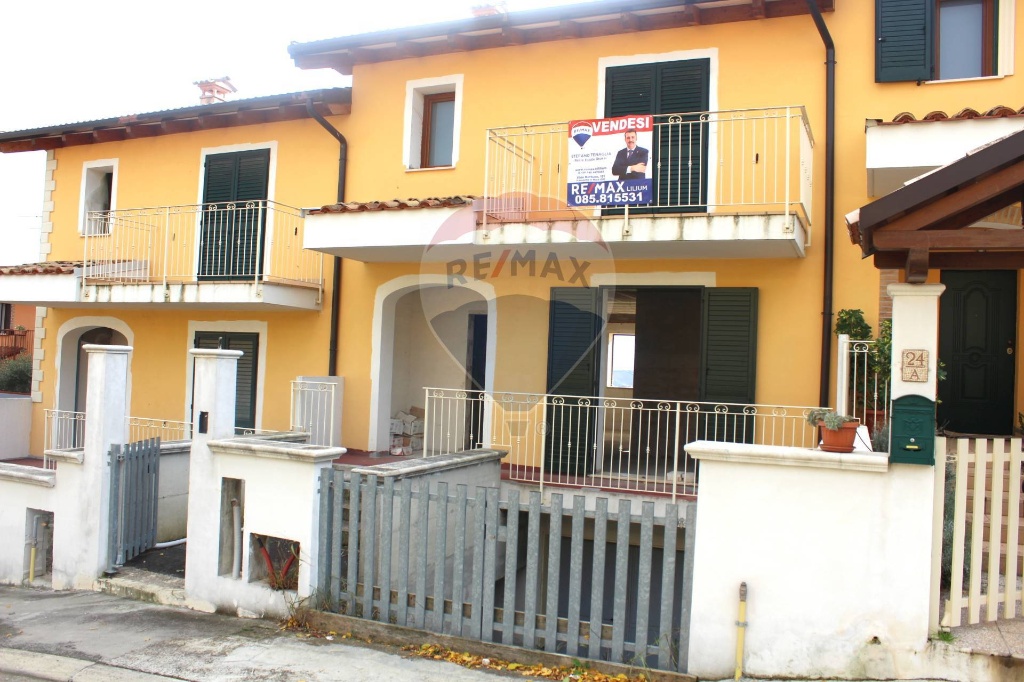 Villa a schiera in Via Enrico Berlinguer, Loreto Aprutino, 8 locali
