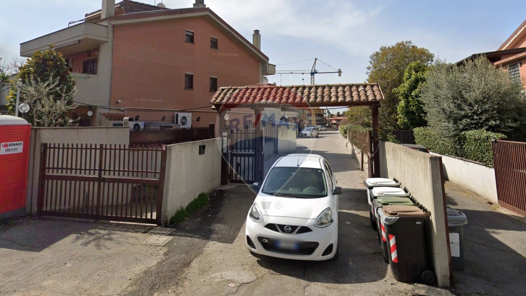 Trilocale in Via Lucrezia Romana, Ciampino, 2 bagni, con box, 83 m²