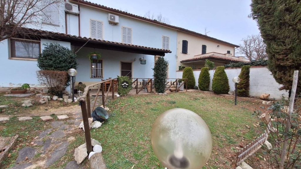 Villa a schiera in Falciraga, Fano, 4 locali, 2 bagni, 132 m²
