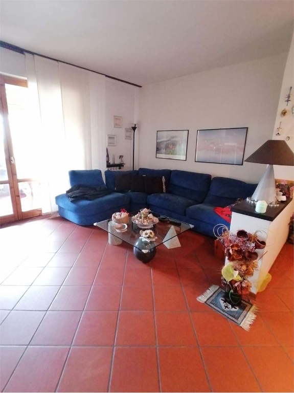 Appartamento in Via Quinizelli, Prato, 5 locali, 2 bagni, garage