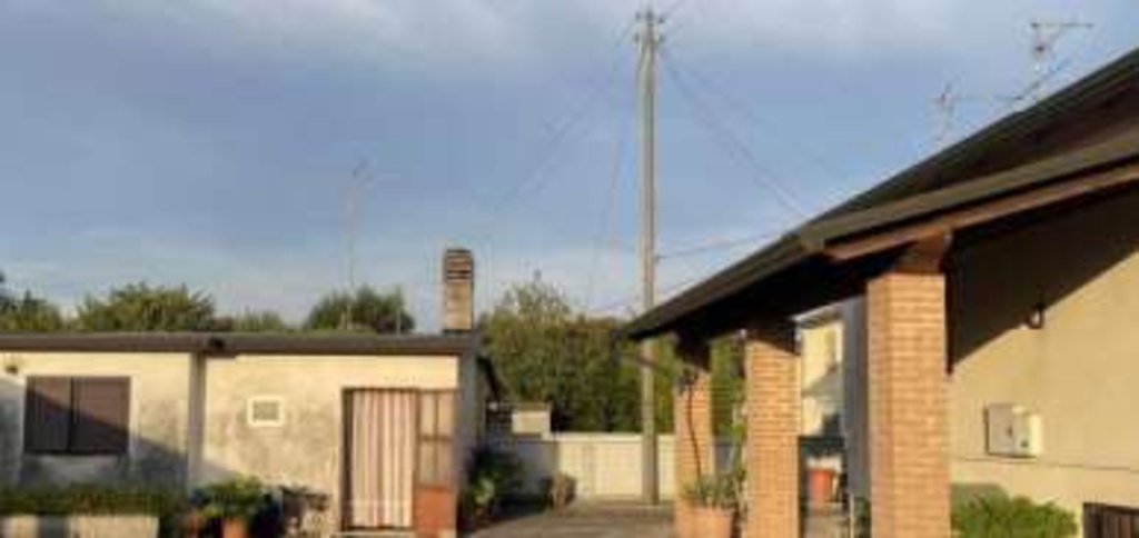 Porzione di casa in Via Boschetto, Nogara, 8 locali, garage, 191 m²
