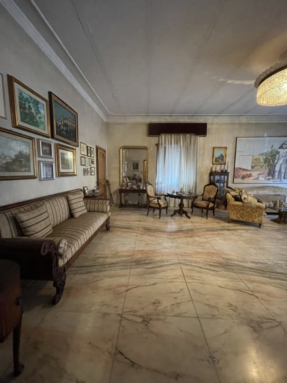 Appartamento in Appia, Minturno, 12 locali, 2 bagni, 290 m², 1° piano