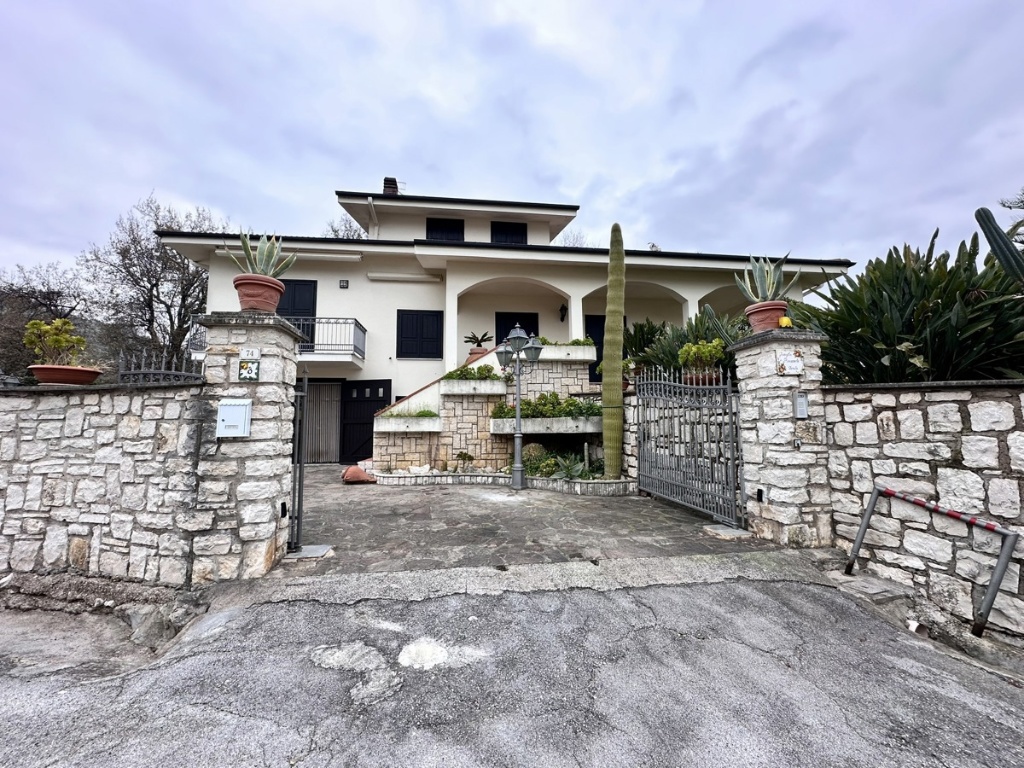 Villa in Francesco Baracca, Santi Cosma e Damiano, 5 locali, 3 bagni
