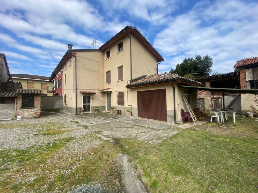 Casa indipendente a Borgonovo Val Tidone, 5 locali, 1 bagno, 177 m²
