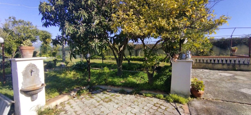 Villa a Pontecagnano Faiano, 4 locali, 2 bagni, giardino privato