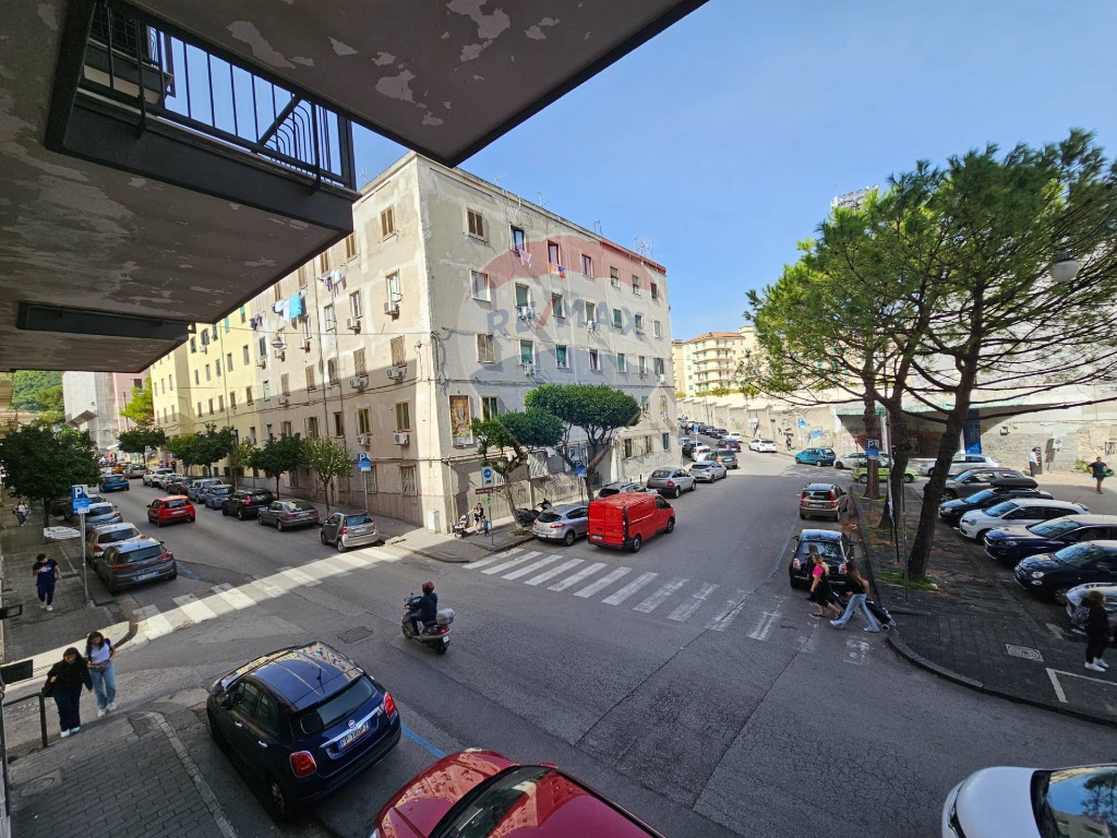 Bilocale in Piazza Casalbore, Salerno, 1 bagno, 40 m², 1° piano