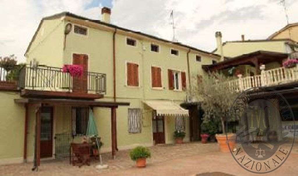 Appartamento in Via verrara 62, Ostiglia, 8 locali, 303 m² in vendita