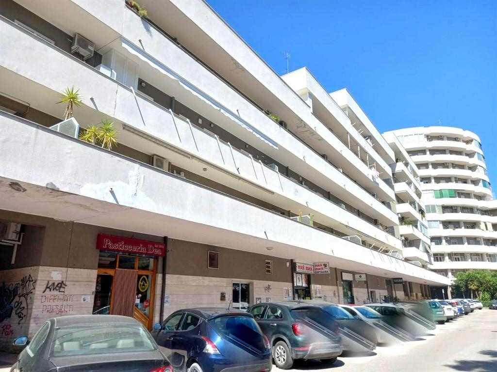 Appartamento in VIA ANTONIO LUCARELLI, Bari, 5 locali, 2 bagni, 154 m²