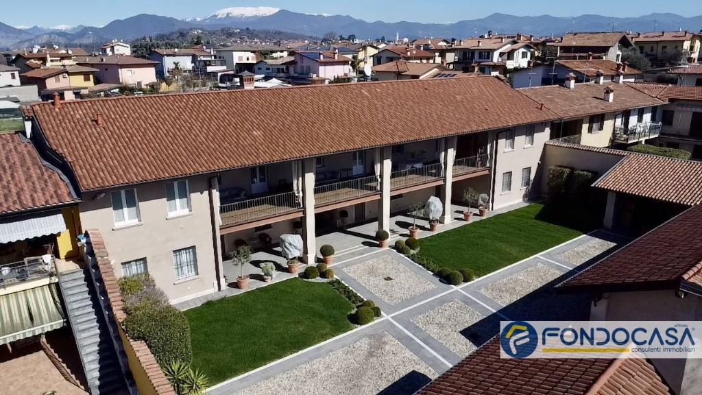 Villa singola a Cazzago San Martino, 14 locali, 5 bagni, con box
