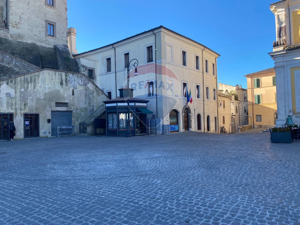 Bilocale in Piazza Guglielmo Marconi, Castelnuovo di Porto, 1 bagno