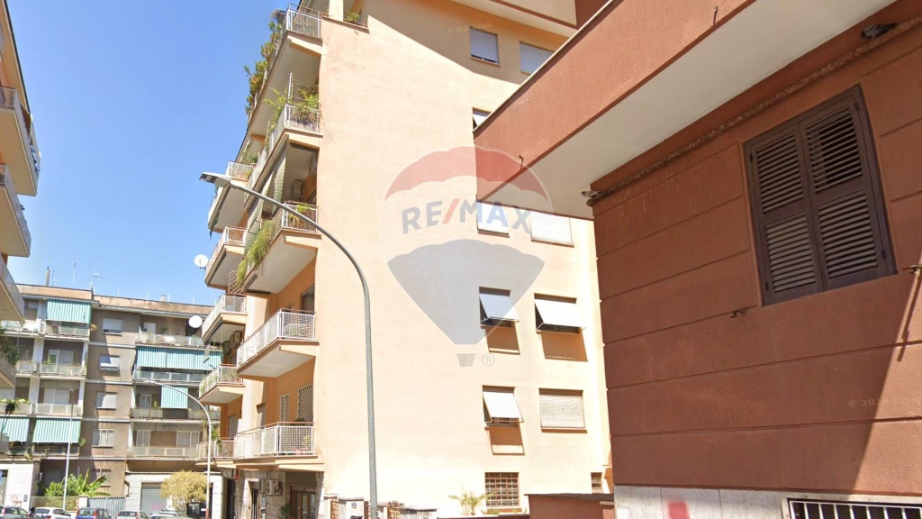 Bilocale in Via Rosa Govona, Roma, 1 bagno, 62 m², 3° piano, ascensore