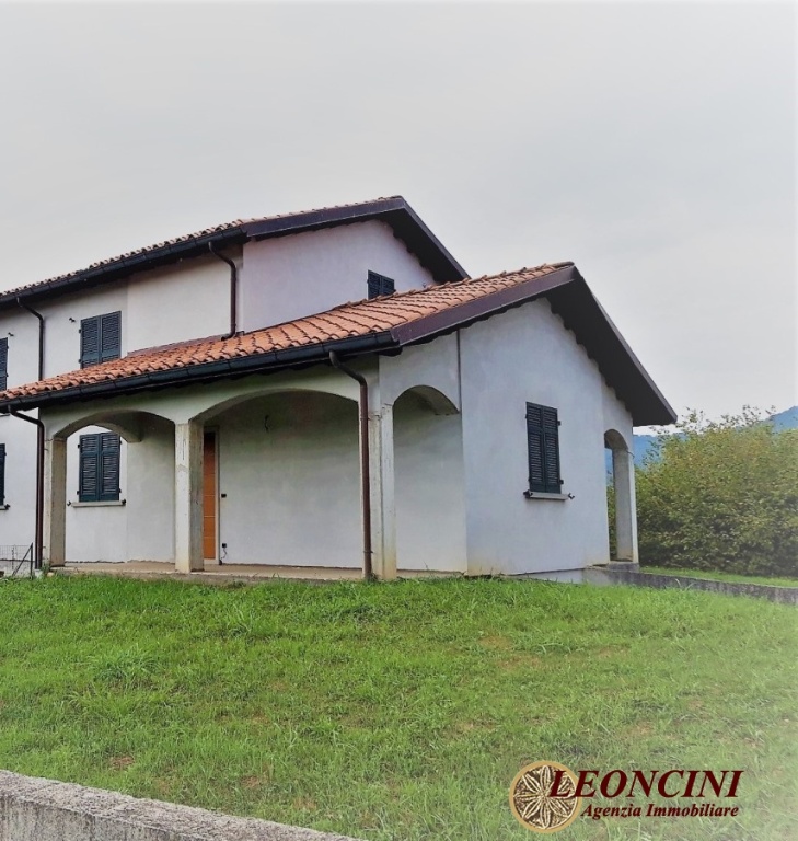 Casa semindipendente in Via Cisa, Licciana Nardi, 5 locali, 3 bagni