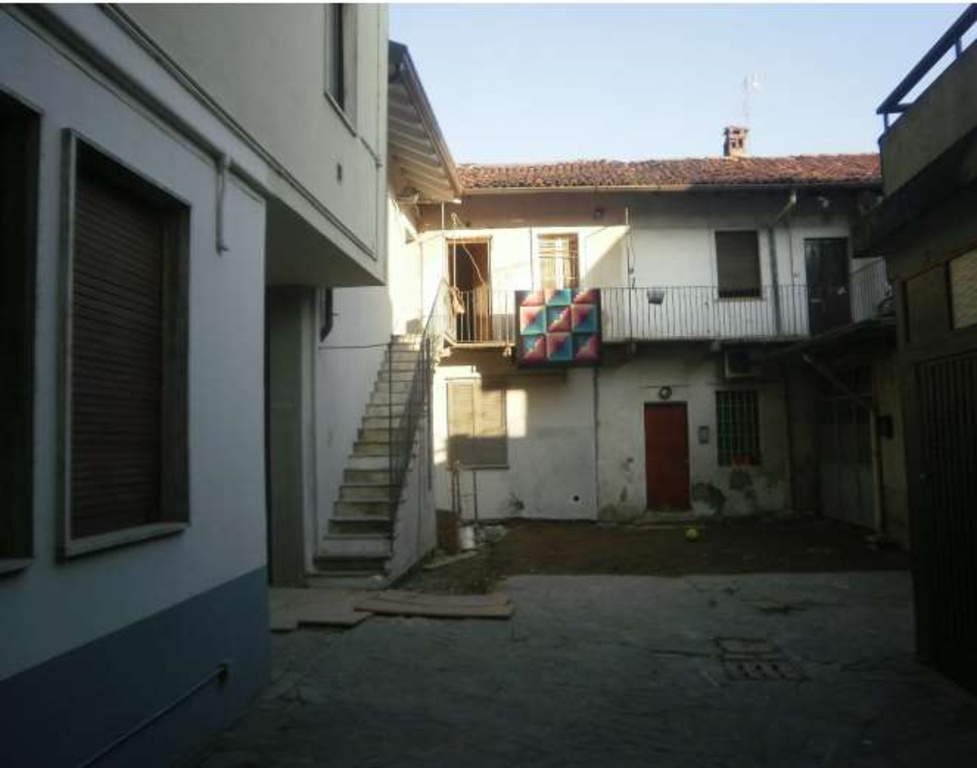 Bilocale in Via Canonico Villa 7, Desio, 1 bagno, 25 m², 1° piano