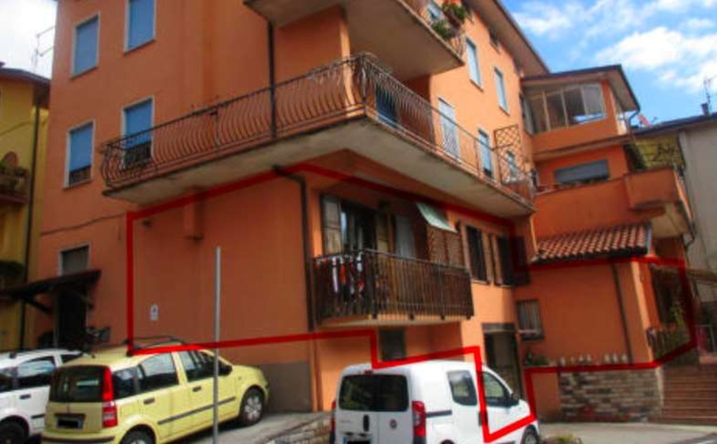 Appartamento in Via Alpino, Recoaro Terme, 8 locali, 1 bagno, garage