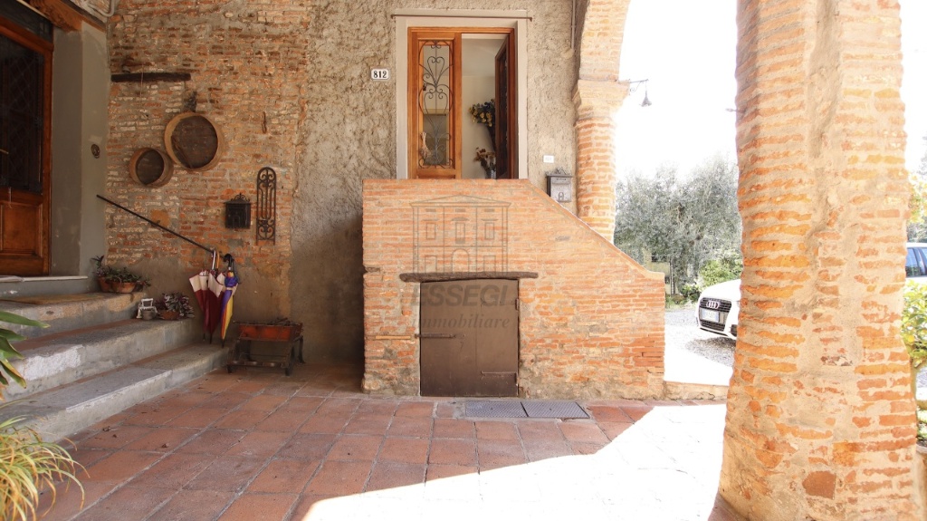 Casa semindipendente in Via della chiesa v 74, Lucca, 6 locali, 180 m²
