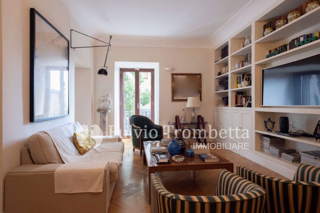 Appartamento in Corso Vittorio Emanuele 115, Napoli, 7 locali, 2 bagni