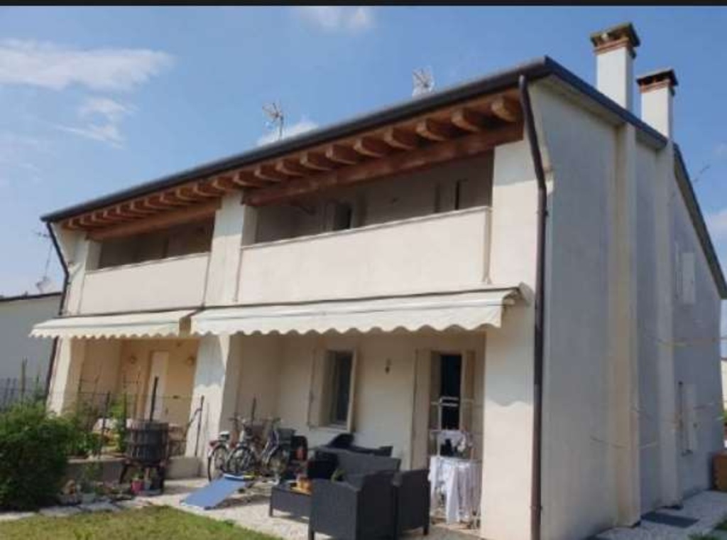 Casa indipendente in Via Ugo Gobbato, Volpago del Montello, 7 locali