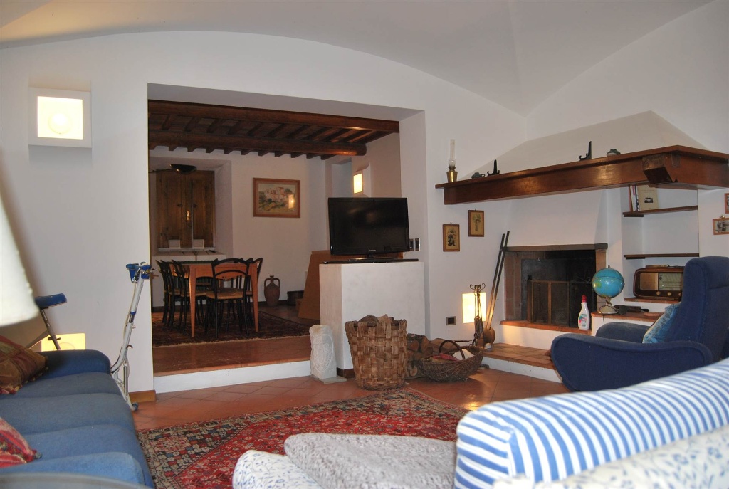 Casa colonica a Pistoia, 7 locali, 3 bagni, 180 m² in vendita