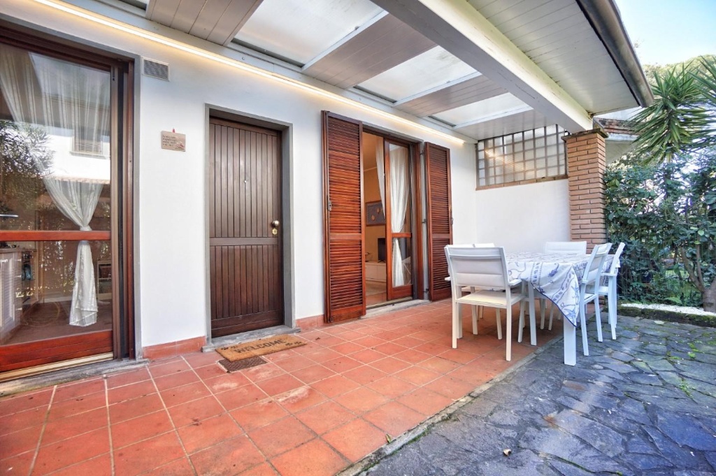 Villa a schiera a Massa, 5 locali, 1 bagno, giardino privato, 100 m²