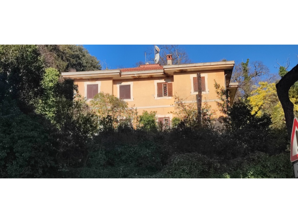 Villa in Via Appia Nuova, Ariccia, 1 bagno, giardino in comune, 200 m²