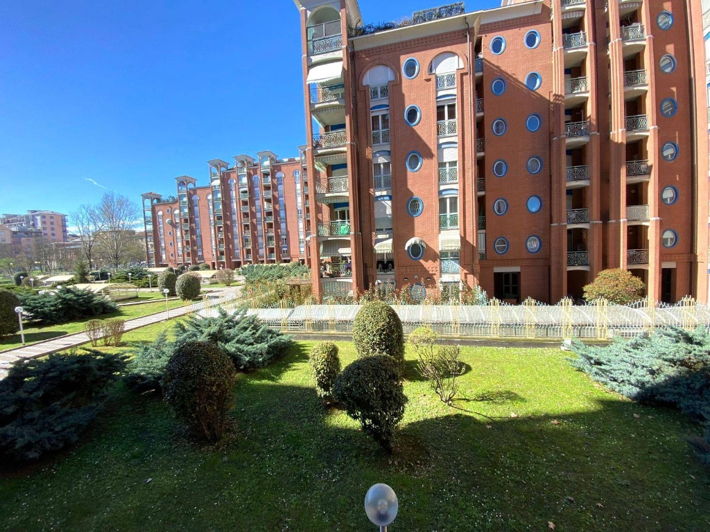 Appartamento ad Alessandria, 8 locali, 2 bagni, giardino in comune