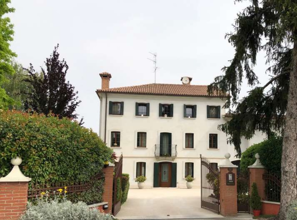 Porzione di casa in Via Dante Alighieri, San Vendemiano, 10 locali