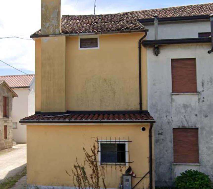 Porzione di casa in Via Montegrappa, Godega di Sant'Urbano, 8 locali