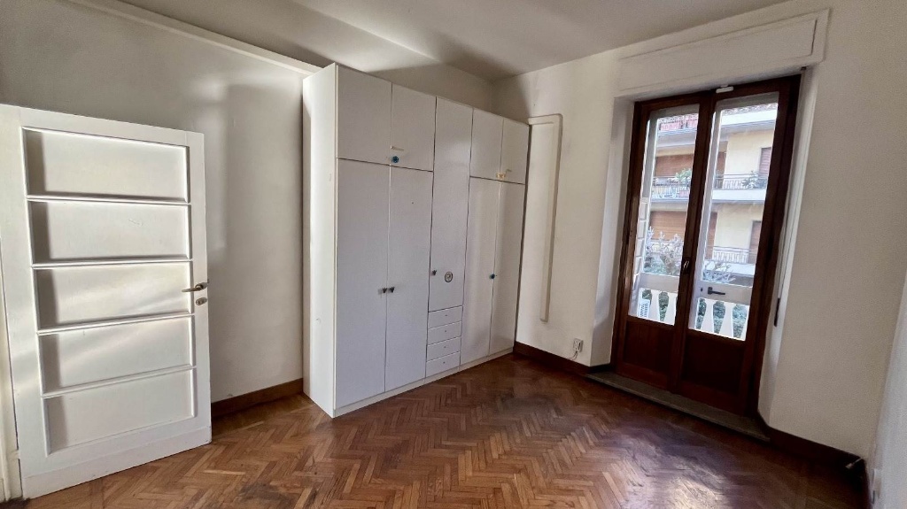 Appartamento a Prato, 6 locali, 1 bagno, 140 m², 1° piano, terrazzo