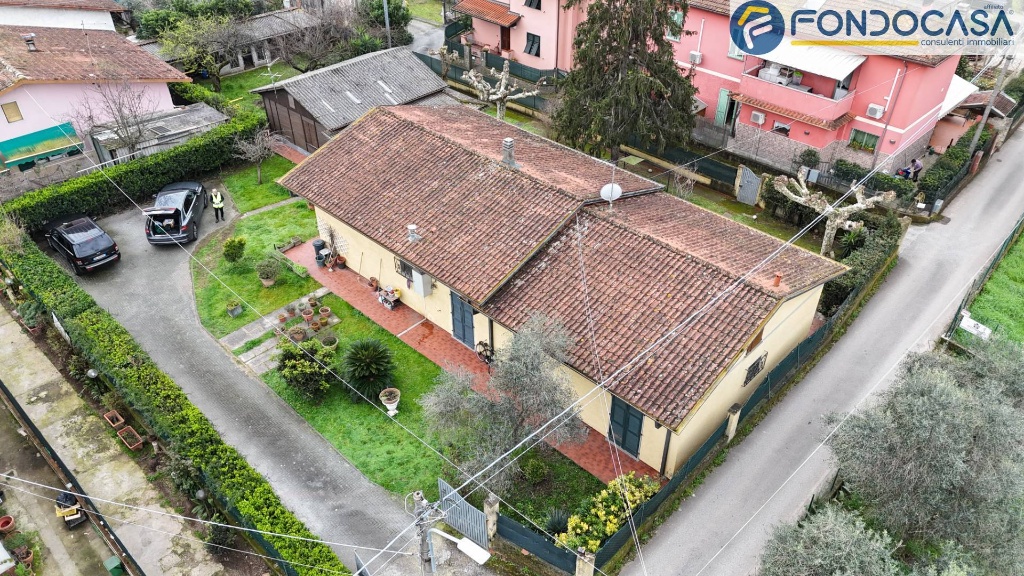 Villa singola in Via Francesco Torta, Massa, 10 locali, 4 bagni