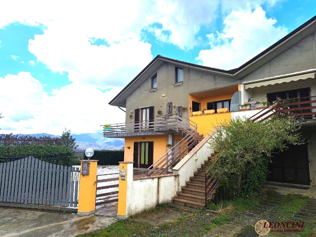 Casa semindipendente in Via Cadrecca, Licciana Nardi, 6 locali, garage