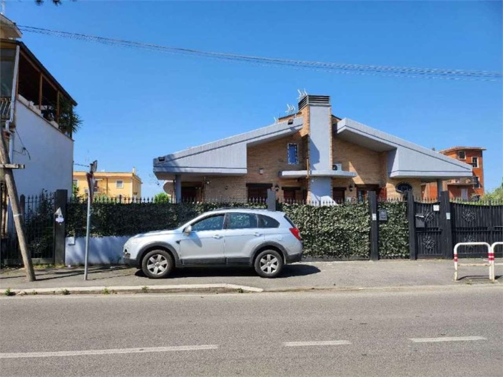 Villa a schiera in Via Sant’Elpidio a Mare 33, Roma, 4 locali, 3 bagni