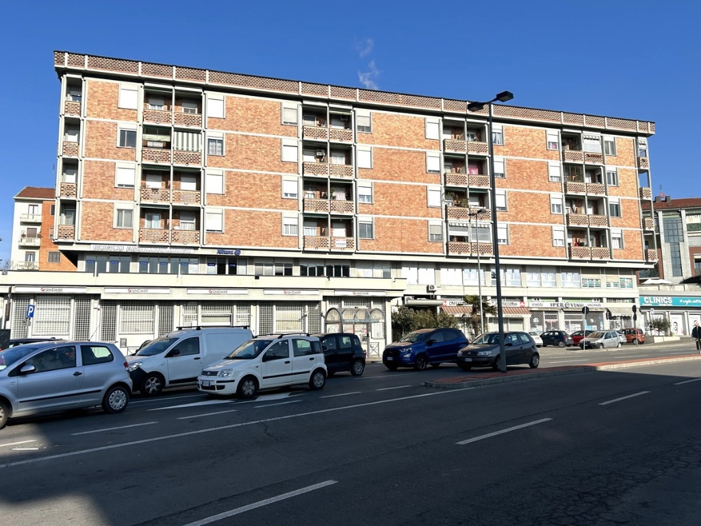 Trilocale in Strada Torino 3, Beinasco, 1 bagno, 90 m², 6° piano