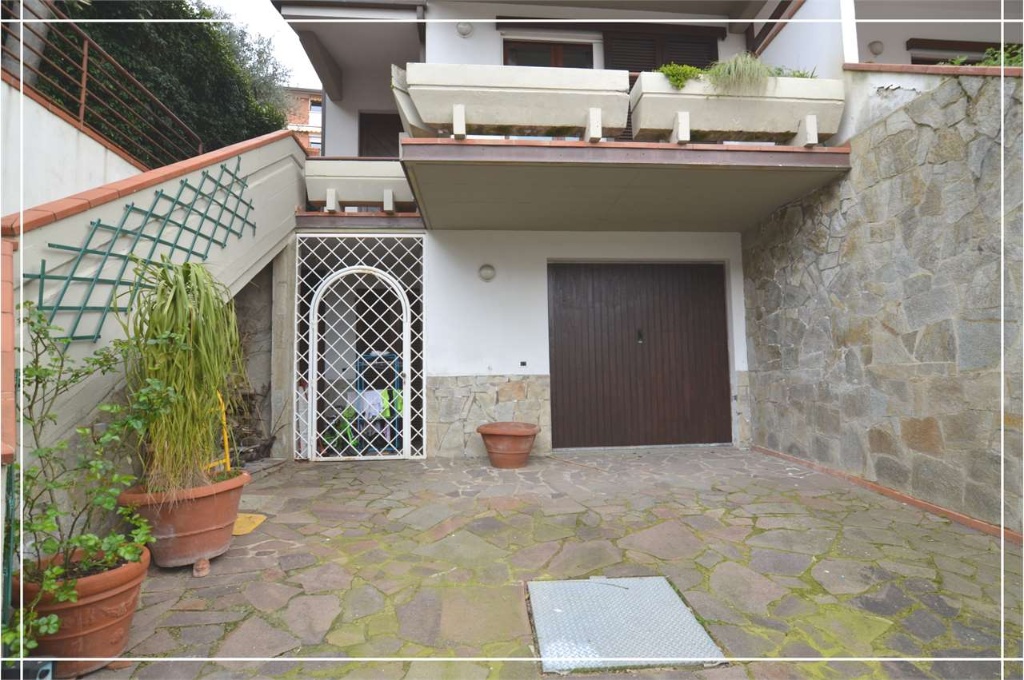 Villa a schiera in Via nofretti, Montecatini-Terme, 6 locali, 3 bagni