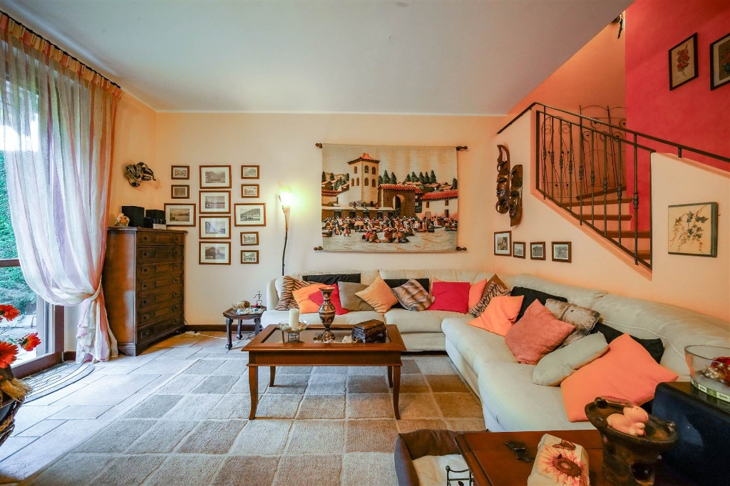 Villa a schiera a Valmadrera, 5 locali, 3 bagni, 151 m², ottimo stato