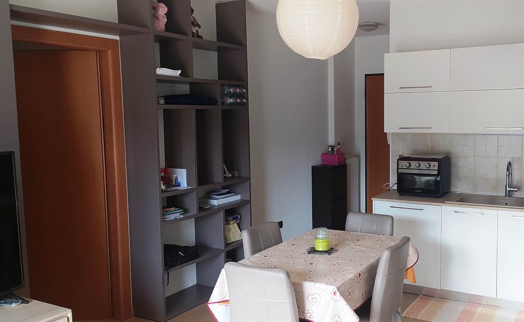 Appartamento a Conegliano, 5 locali, 2 bagni, arredato, 70 m²