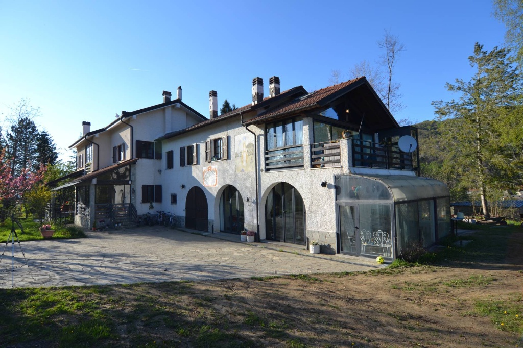 Villa singola in Località Biulla Vallone, Bardineto, 12 locali, 326 m²