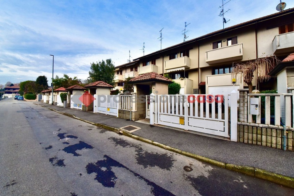 Villa a schiera in Via Giovanni Verga 59, Paderno Dugnano, 4 locali
