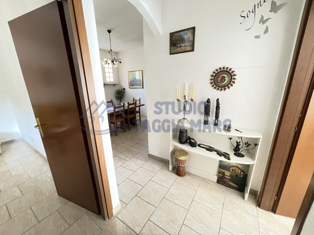 Porzione di casa a Sanremo, 6 locali, 2 bagni, posto auto, 130 m²