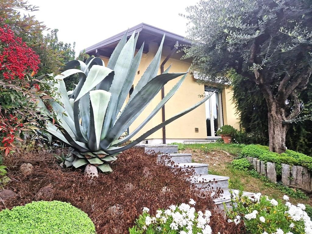 Villa a schiera in Via monsignor arturo pozzi, Valmadrera, 2 locali