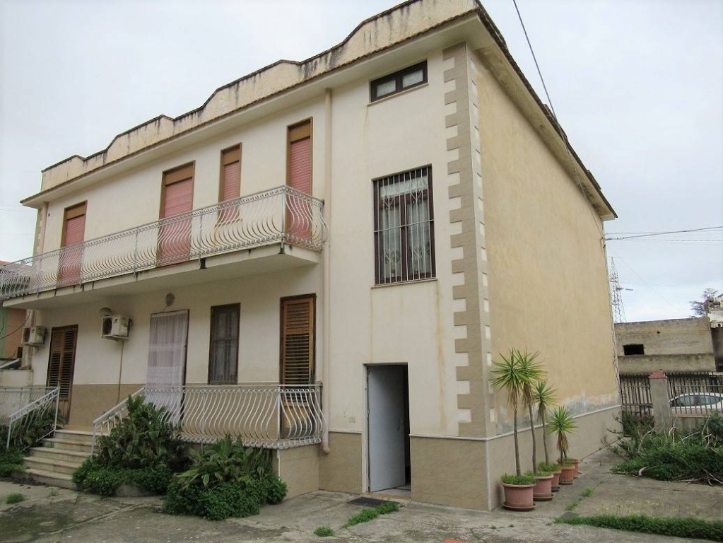 Palazzo in Via mirto, Partinico, 4 locali, 3 bagni, 320 m² in vendita