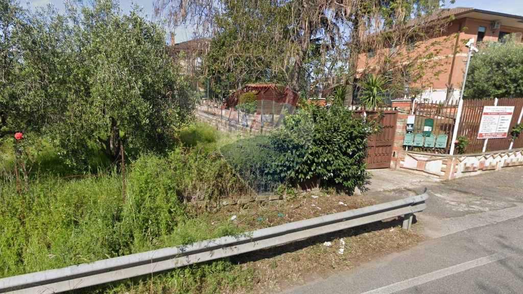 Trilocale in Via Enrico Fermi, Frascati, 1 bagno, giardino in comune