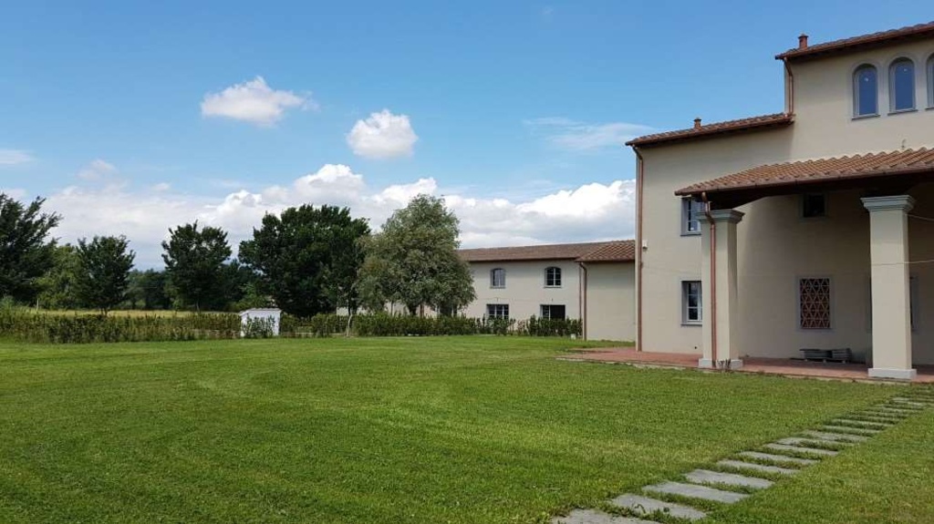 Rustico a Prato, 5 locali, 3 bagni, giardino privato, 160 m²