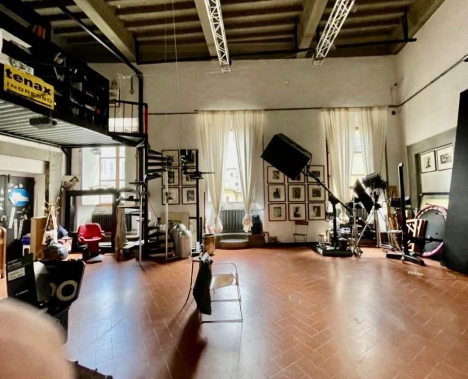 Loft a Firenze, 7 locali, 2 bagni, 180 m², 1° piano, abitabile