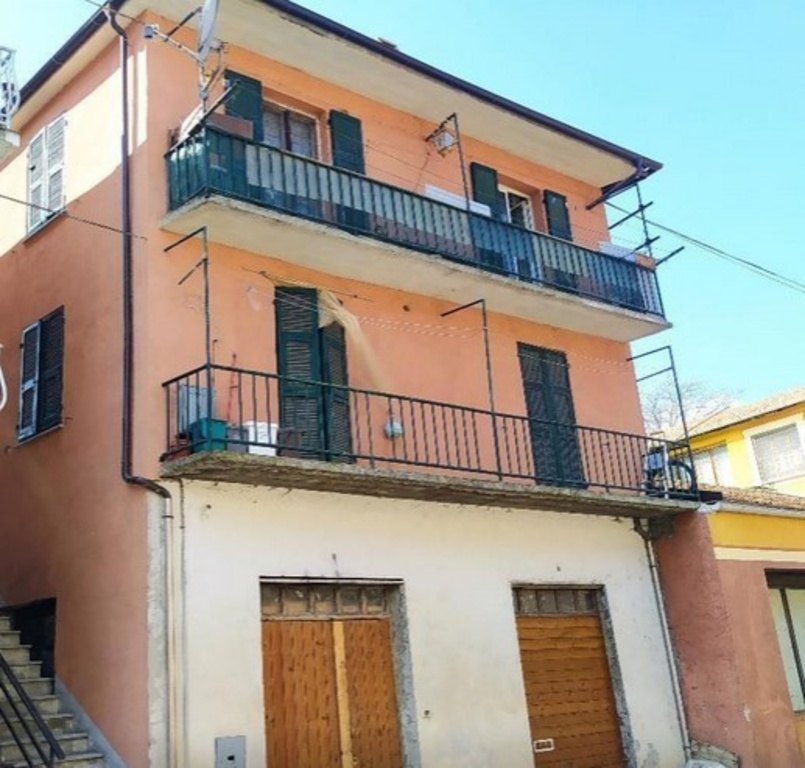 Appartamento in Via Giovanni Chiarlone 27, Piana Crixia, 5 locali