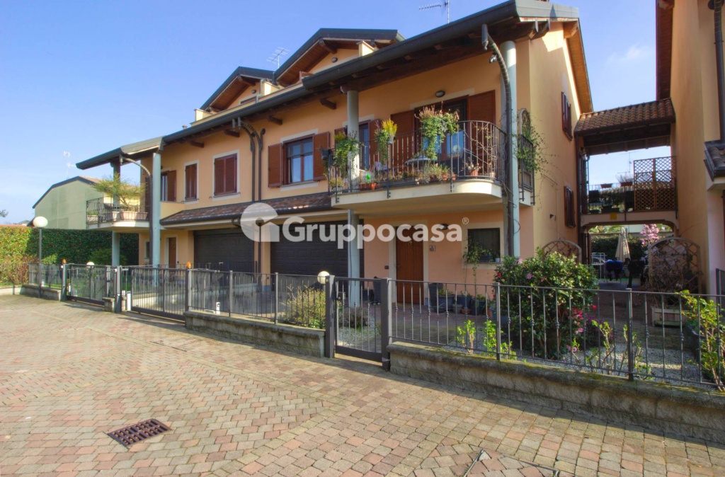 Villa in Via s. d'acquisto, Marcallo con Casone, 3 locali, 3 bagni