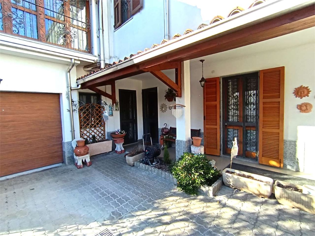 Casa indipendente in Via Rettoria, Alessandria, 10 locali, 2 bagni