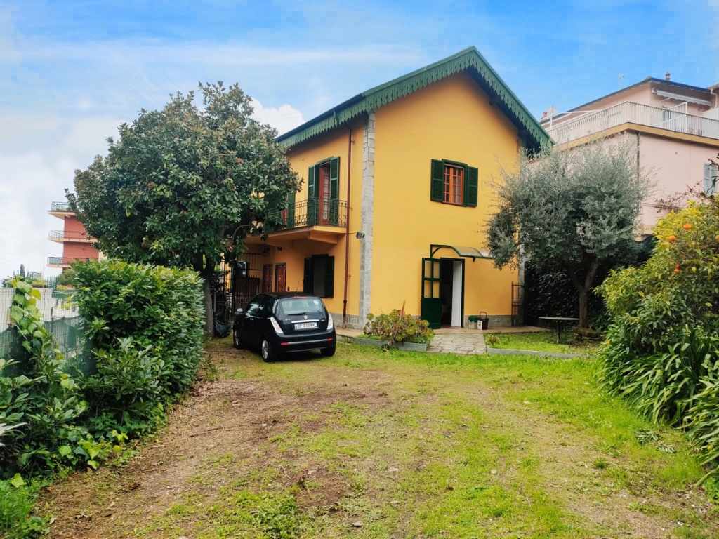Villa singola in Via Duca Degli Abruzzi 240, Sanremo, 6 locali, 140 m²