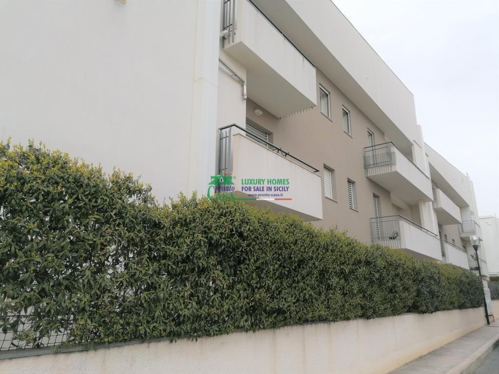 Appartamento a Ragusa, 5 locali, 3 bagni, con box, 183 m², 2° piano