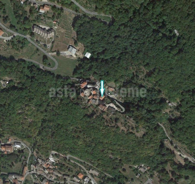 Porzione di casa a Pont-Canavese, 4 locali, 3 bagni, giardino privato