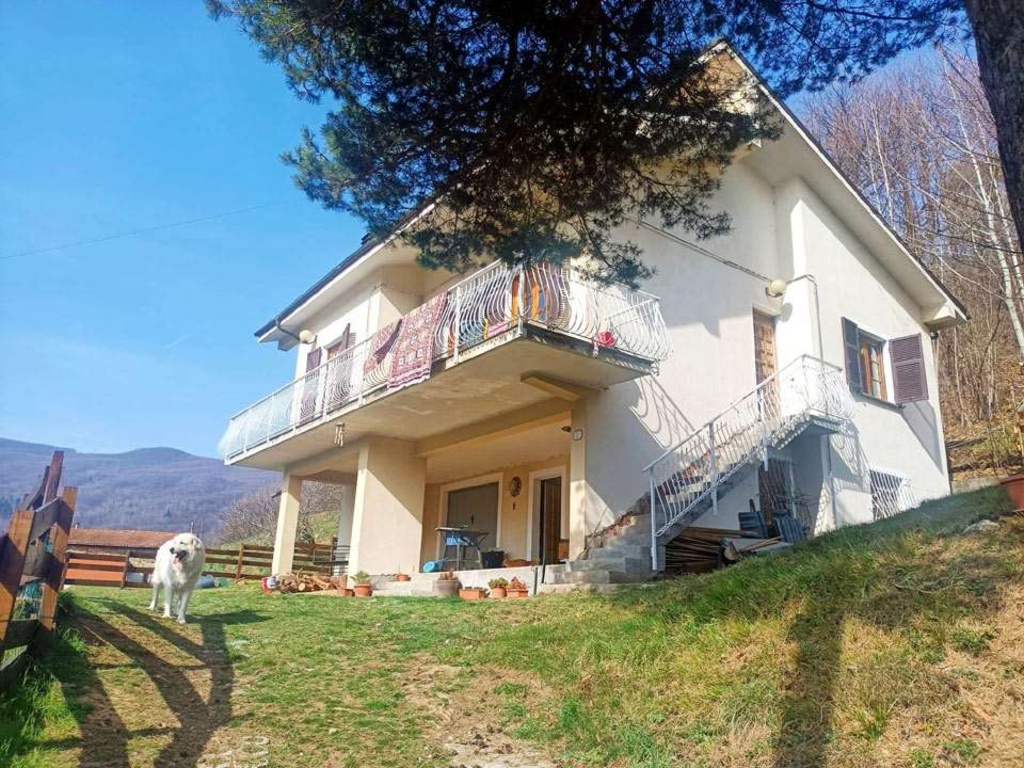 Villa in Frazione di Savona, Savona, 8 locali, 1 bagno, garage, 200 m²